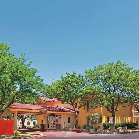 Baymont By Wyndham Lubbock - Downtown Civic Center Hotel Екстериор снимка