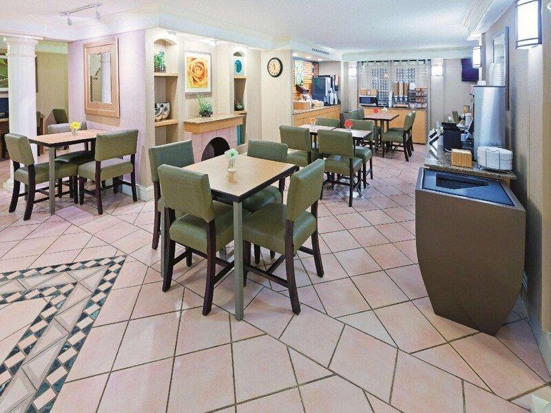 Baymont By Wyndham Lubbock - Downtown Civic Center Hotel Екстериор снимка