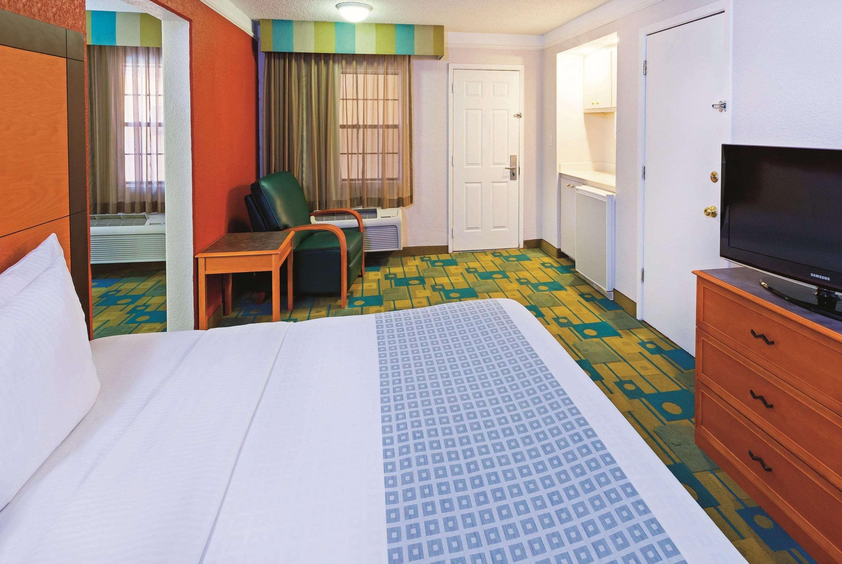 Baymont By Wyndham Lubbock - Downtown Civic Center Hotel Екстериор снимка