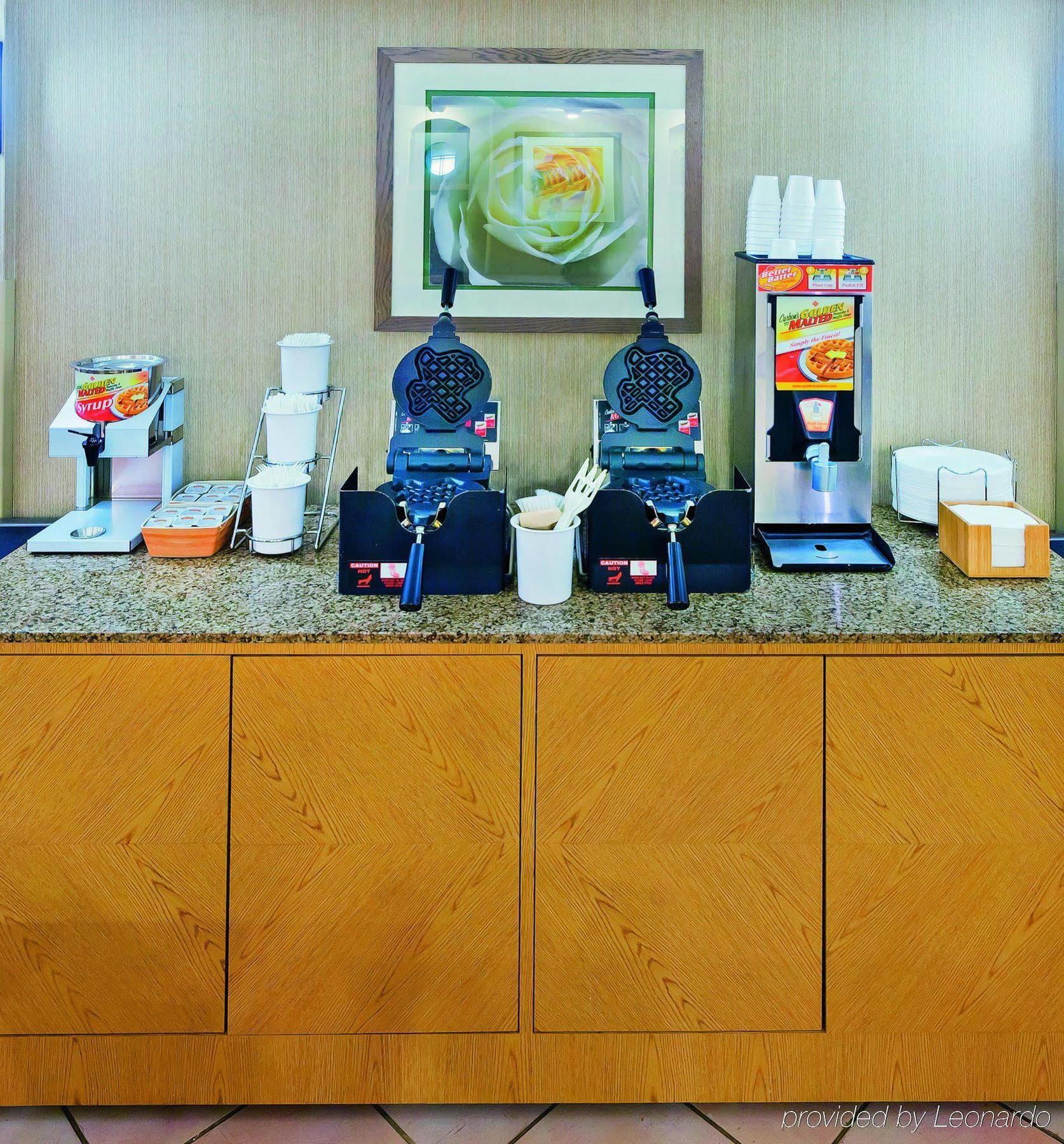 Baymont By Wyndham Lubbock - Downtown Civic Center Hotel Екстериор снимка